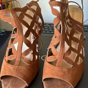 BCBGeneration Royal tan, Size 9.5